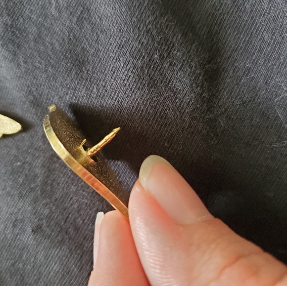 FREE WITH PURCHASE Light Pink Angel Wing Pins - Picture 3 of 4